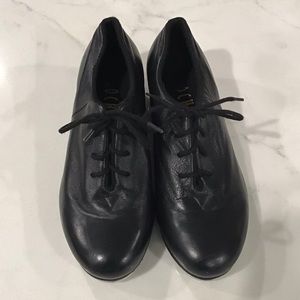 Girls Bloch black tap shoes